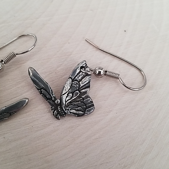 Seagull Pewter Butterfly Design Earrings 1994 - Picture 2 of 4